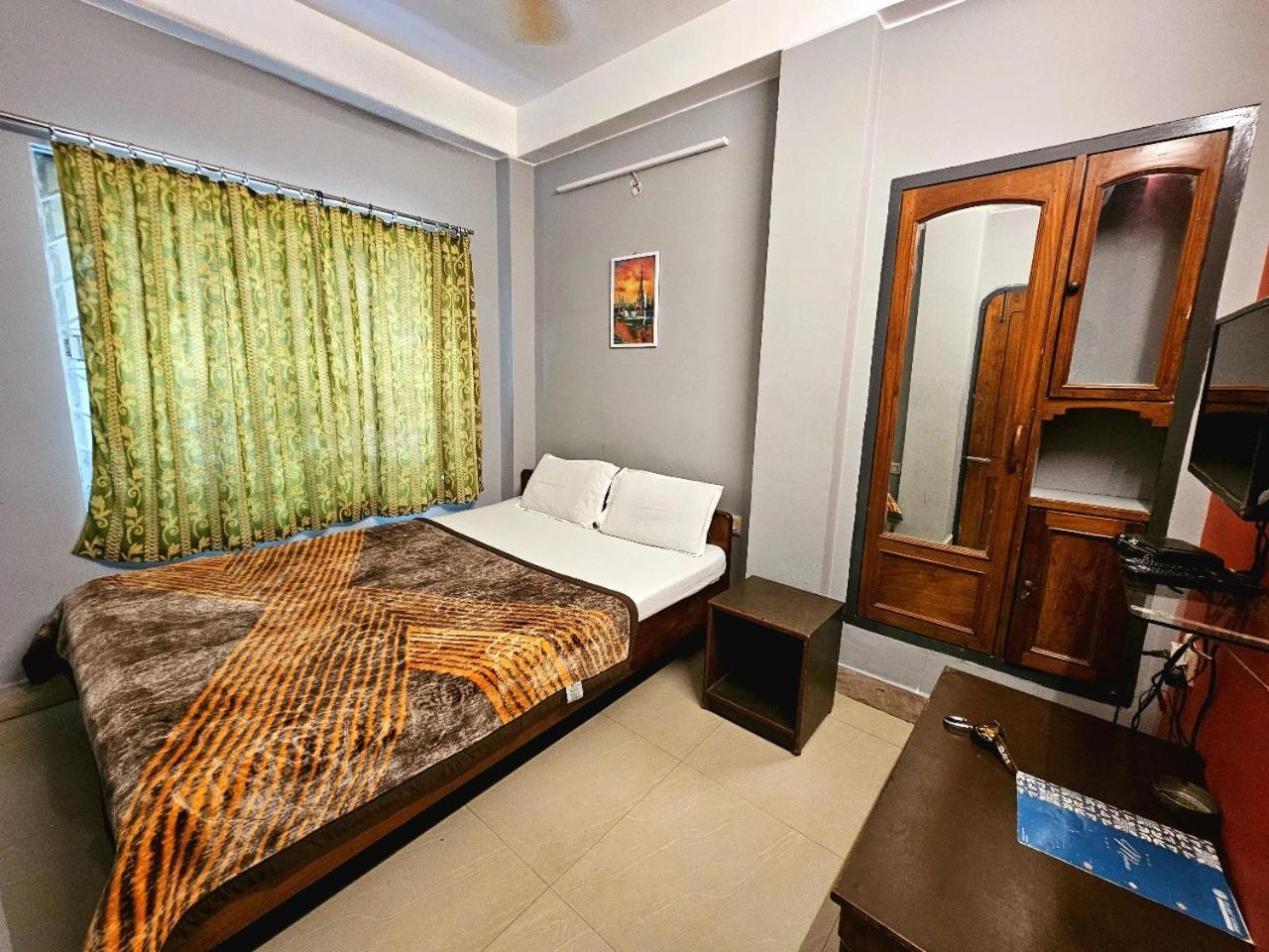 Hotel Vishal Силигури Екстериор снимка
