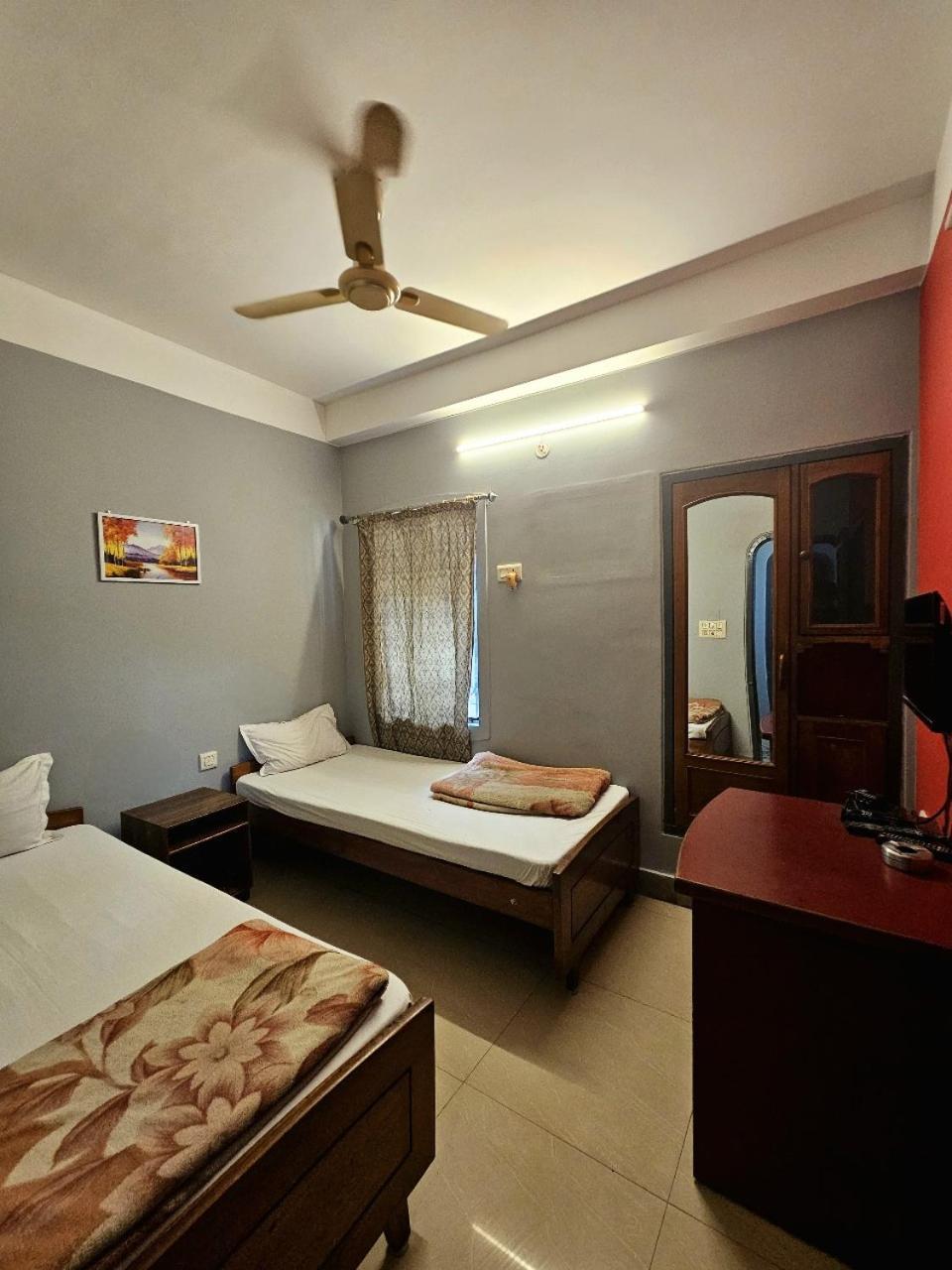 Hotel Vishal Силигури Екстериор снимка